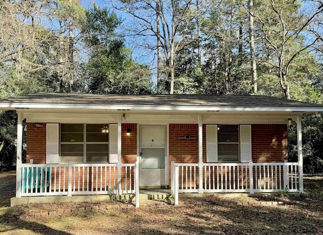 ranch-style home featuring covered porch