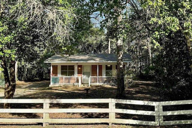 view of front of property featuring covered porch