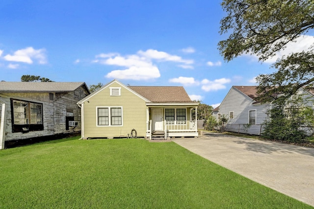 view of front facade with a front lawn and a porch