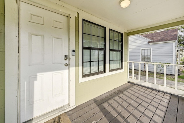 entrance to property featuring a porch