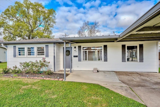 exterior space featuring a front lawn