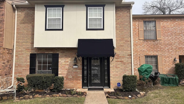 view of front of home featuring brick siding