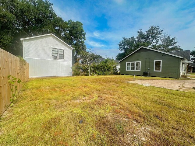 view of yard featuring cooling unit