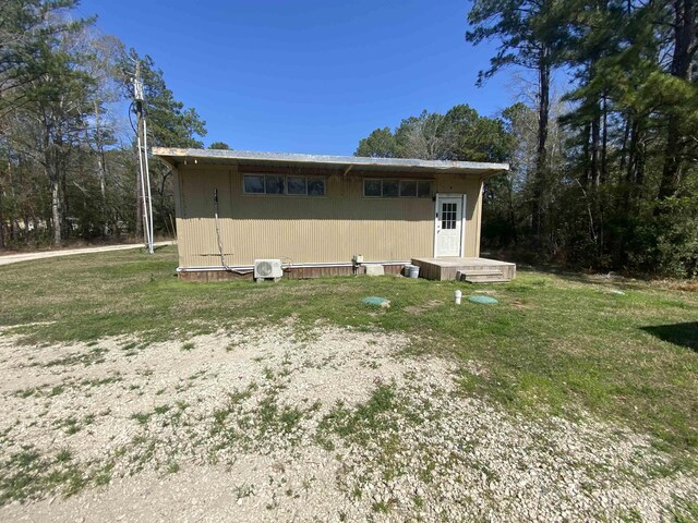 8185 Fm 1122, Silsbee, TX 77656 - view of side of property with a yard