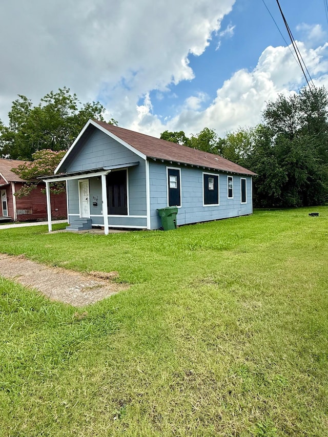 932 Dallas Ave, Port Arthur, TX 77640 - view of front of property featuring a front yard and covered porch