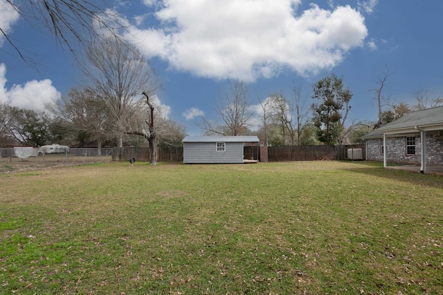 view of yard with a storage unit