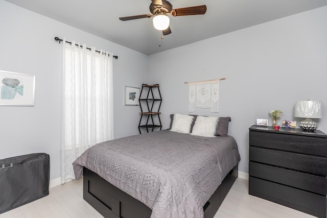 bedroom with ceiling fan and baseboards