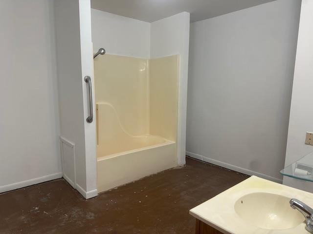full bath with vanity and tub / shower combination