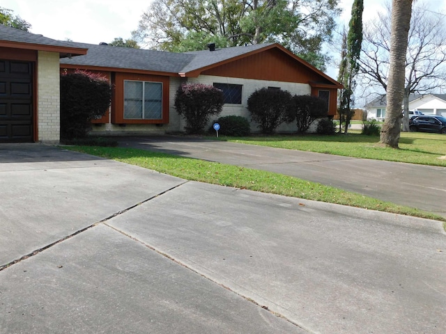 view of front of house with a front yard