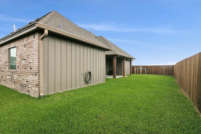 view of side of property featuring a yard