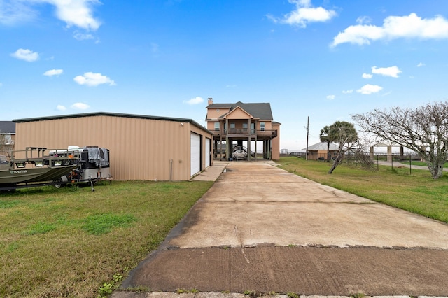 view of front of house featuring a garage, driveway, and a front lawn