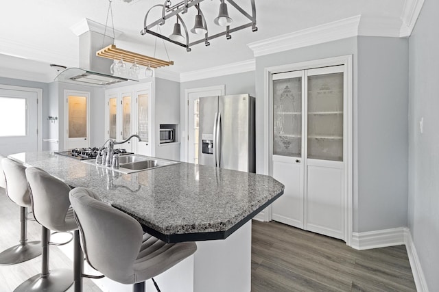930 Llano St, Port Neches, TX 77651 - kitchen featuring appliances with stainless steel finishes, a sink, dark wood-type flooring, ornamental molding, and a breakfast bar area