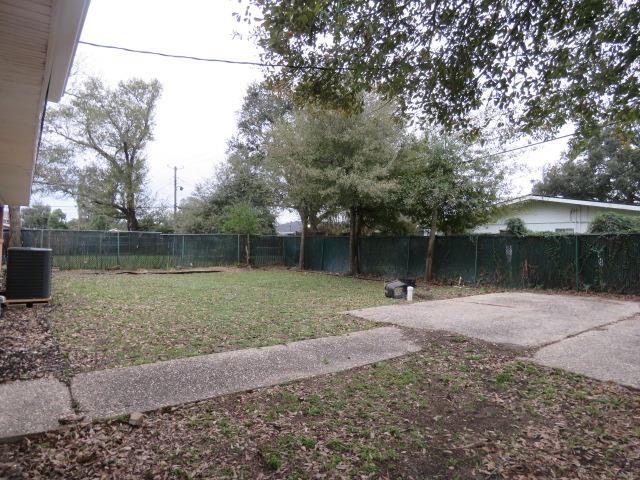 view of yard with central AC unit