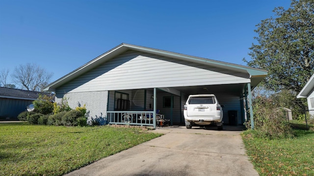 view of front of property featuring a carport, a porch, and a front yard