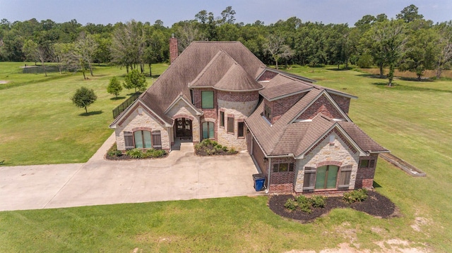 view of front of property featuring a front yard and a garage