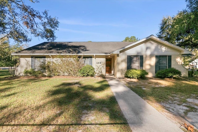 single story home with a front lawn