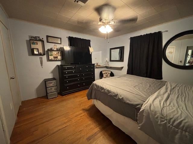 885 E Fm 1943 E, Warren, TX 77664 - bedroom featuring wood finished floors and ceiling fan