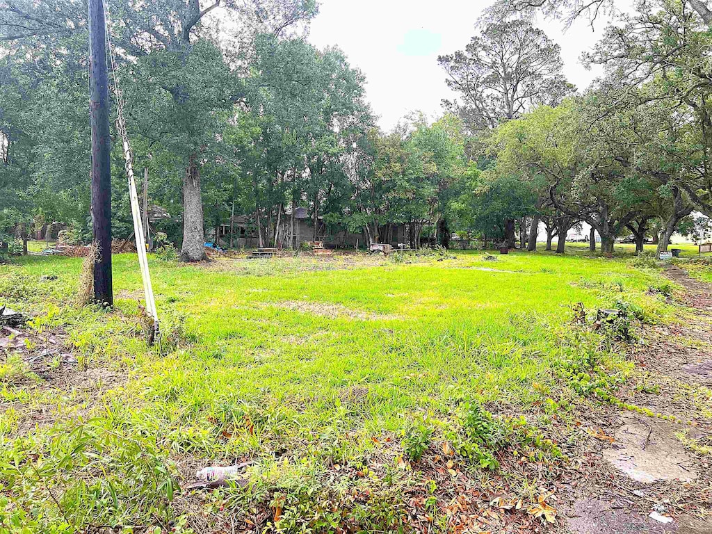 3737 Lakeshore Dr, Port Arthur, TX 77642