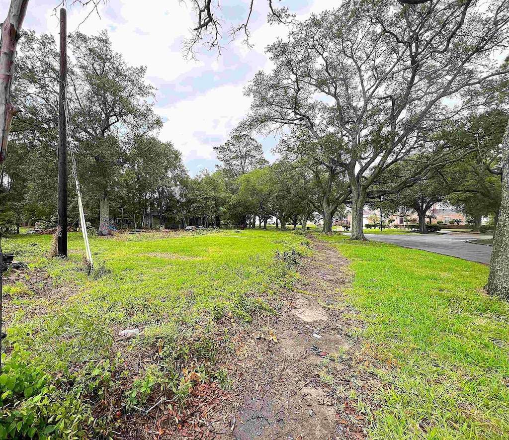 3737 Lakeshore Dr, Port Arthur, TX 77642