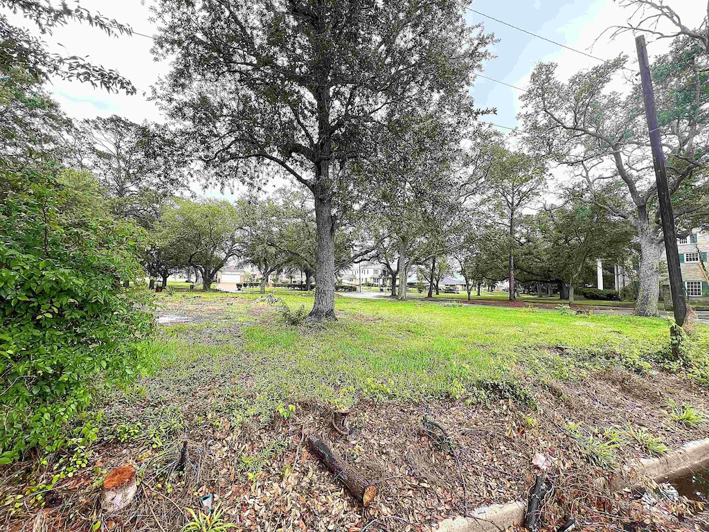 3737 Lakeshore Dr, Port Arthur, TX 77642