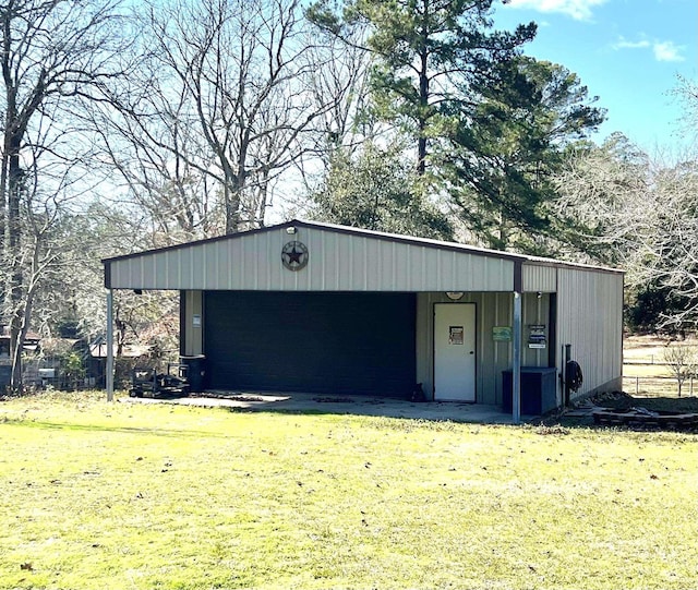 view of outdoor structure featuring a yard