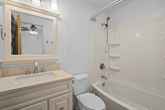 305 White Oak Trl, Bridge City, TX 77611 - full bath featuring toilet, vanity, bathtub / shower combination, and a ceiling fan