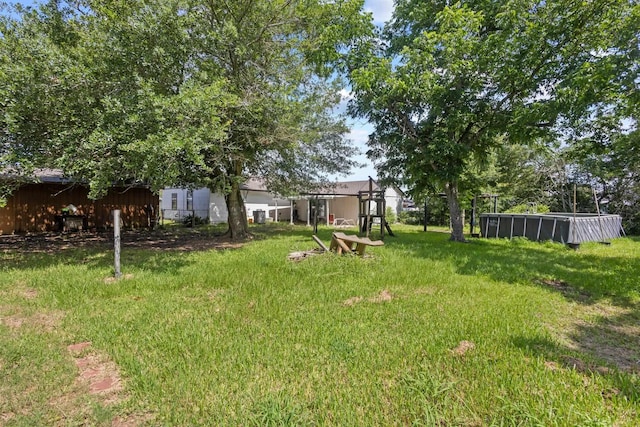 305 White Oak Trl, Bridge City, TX 77611 - view of grassy yard
