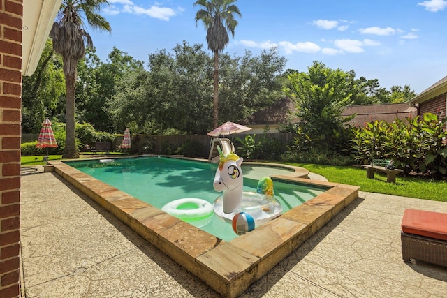 7675 Myrtle Beach Dr, Beaumont, TX 77707 - view of pool featuring an in-ground hot tub and a fenced backyard