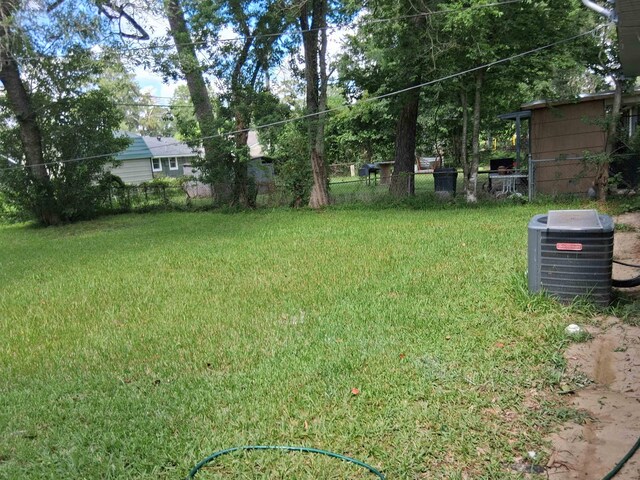5330 Landry Ln, Beaumont, TX 77708 - view of yard with central AC