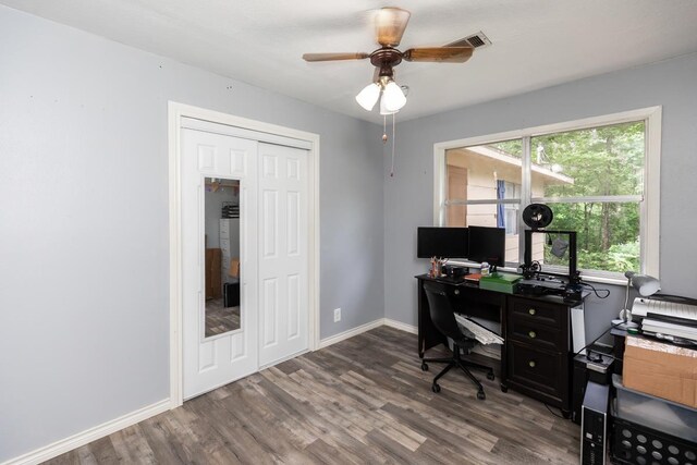 410 Creekwood St, Vidor, TX 77662 - office space with wood finished floors, baseboards, a ceiling fan, and water heater