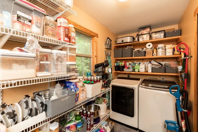 410 Creekwood St, Vidor, TX 77662 - laundry area with washer and clothes dryer