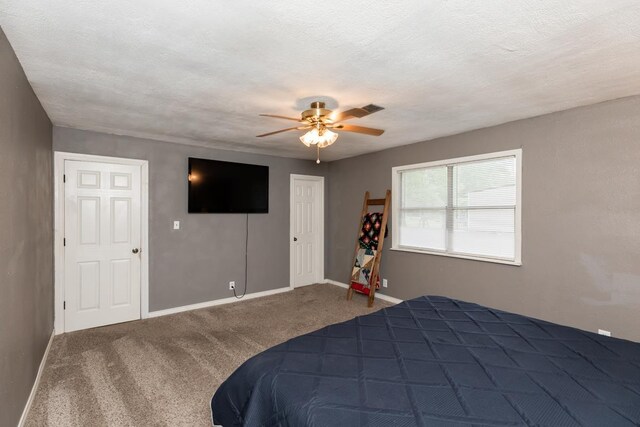 410 Creekwood St, Vidor, TX 77662 - bedroom featuring carpet floors, baseboards, ceiling fan, and a textured ceiling