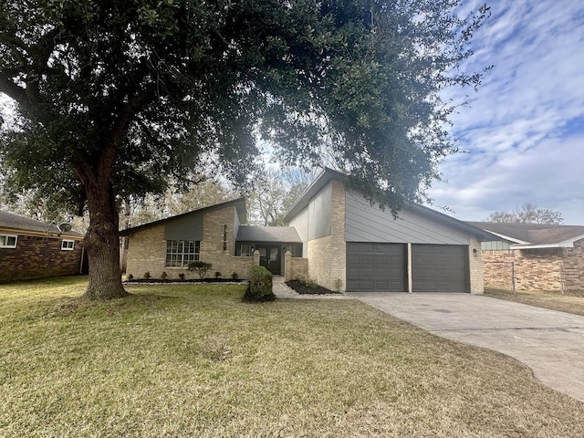 view of front of property featuring a garage and a front yard