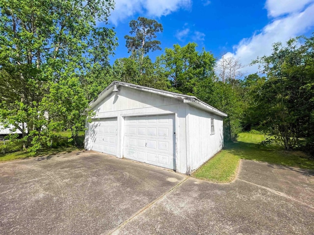 view of detached garage