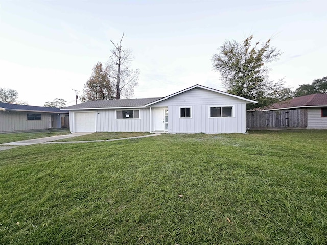 view of front facade with a garage and a front yard