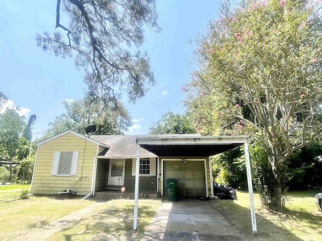 view of front facade featuring a carport