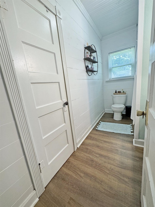 330 Avenue E Ave E, Port Neches, TX 77651 - bathroom with crown molding and wood finished floors