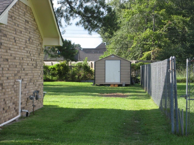 view of yard with a shed