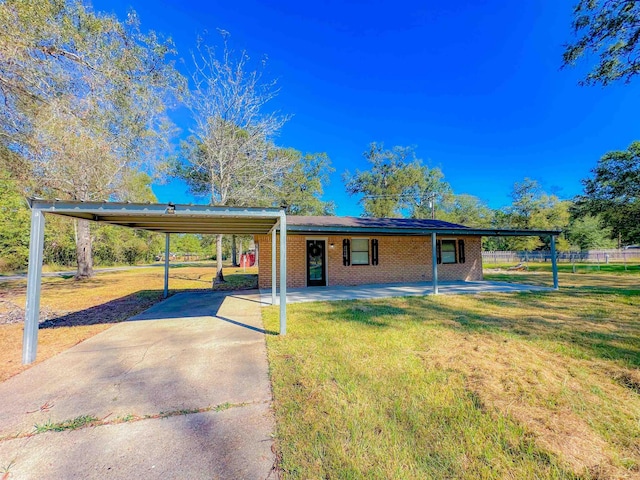 view of front of property featuring a front lawn and a carport