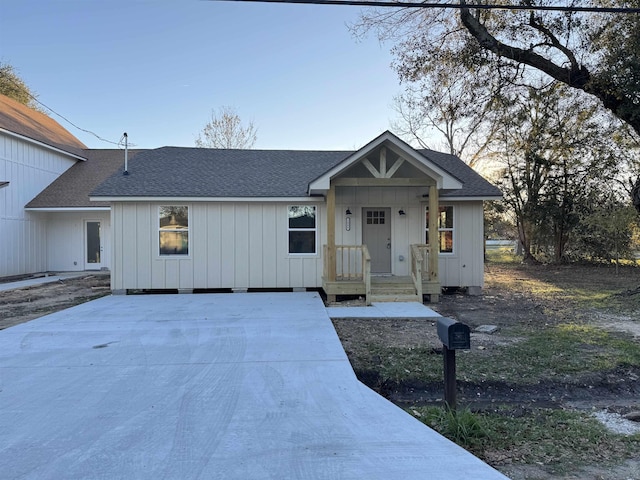 view of front of property