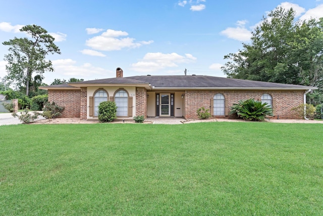 single story home featuring a front lawn