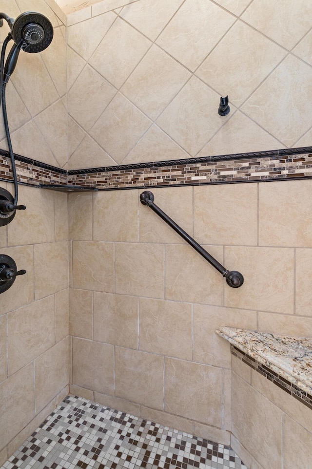 bathroom featuring tiled shower