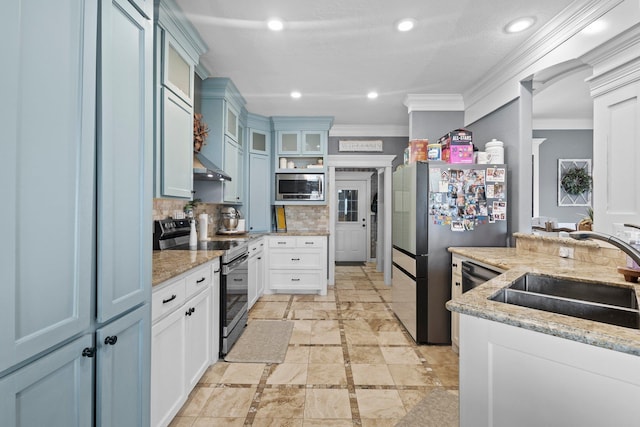 220 Idylwild Dr, Sour Lake, TX 77659 - kitchen with crown molding, appliances with stainless steel finishes, a sink, glass insert cabinets, and recessed lighting