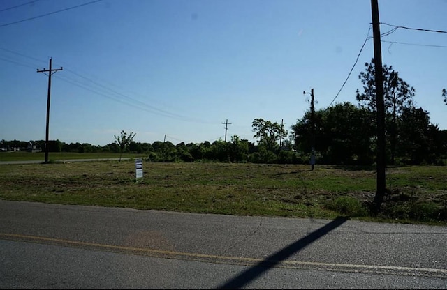 Listing photo 2 for 106 W Bayshore, Anahuac TX 77514