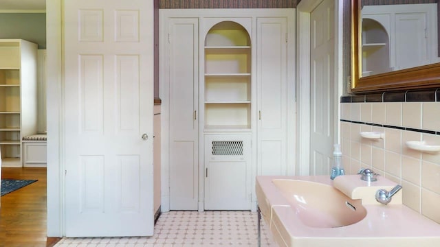 bathroom with ornamental molding