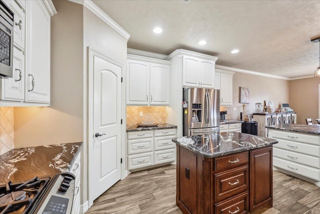 3113 Labrador Ln, Port Neches, TX 77651 - kitchen featuring light wood-type flooring, decorative backsplash, appliances with stainless steel finishes, and ornamental molding