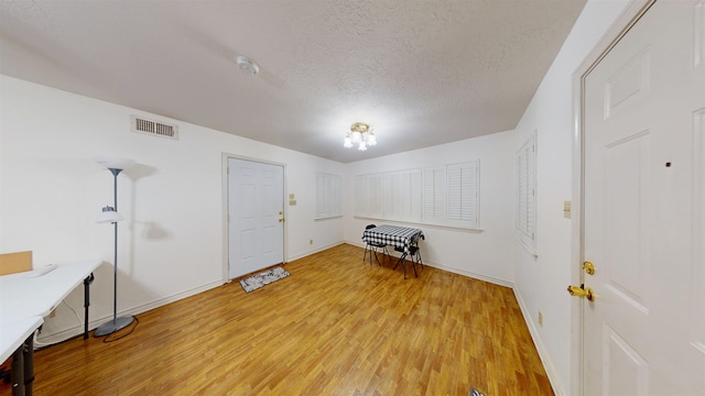 1005 Black Walnut Ln, Jasper, TX 75951 - interior space with visible vents, a textured ceiling, light wood finished floors, and baseboards