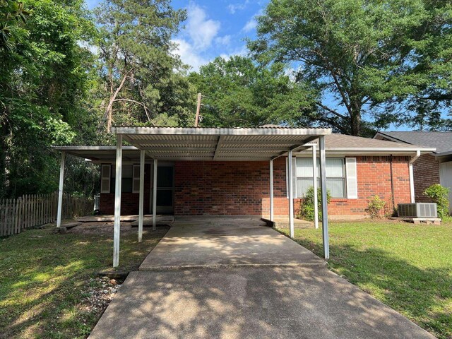 1005 Black Walnut Ln, Jasper, TX 75951 - view of parking / parking lot with fence, driveway, and a carport