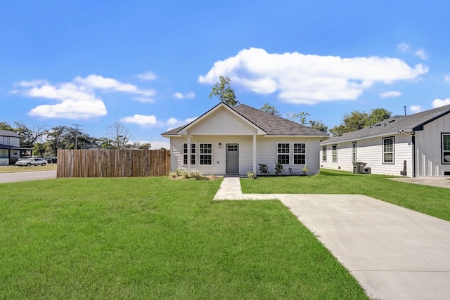 view of front of home with a porch and a front lawn