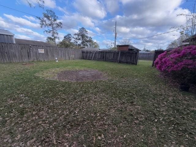 view of yard featuring a fenced backyard